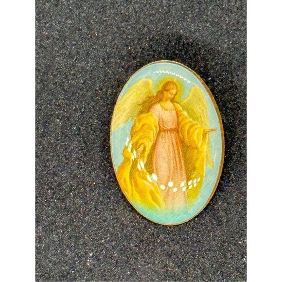Beautiful Vintage Oval Guardian Angel Lapel Hat Pin Raised Dome Good Condition a - Picture 1 of 3